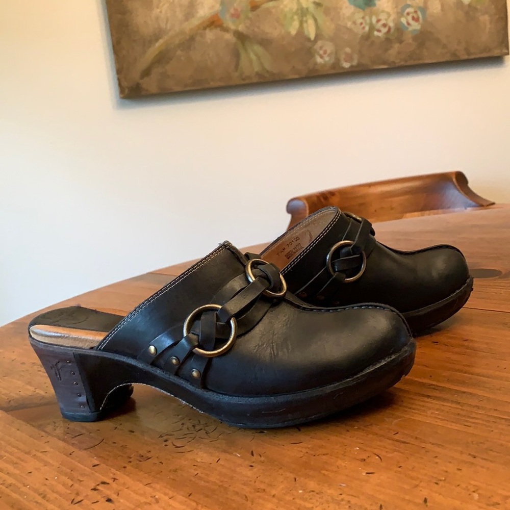 Frye Black Clogs Mules 7.5